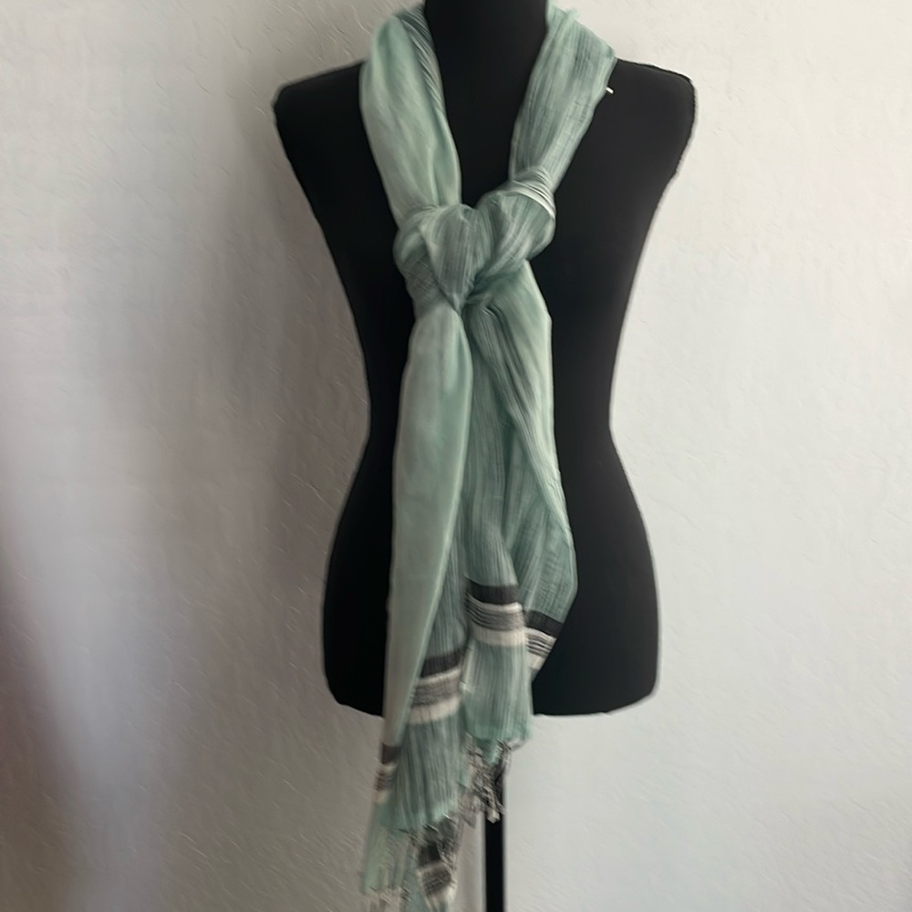 Scarf. Versatile, lightweight.